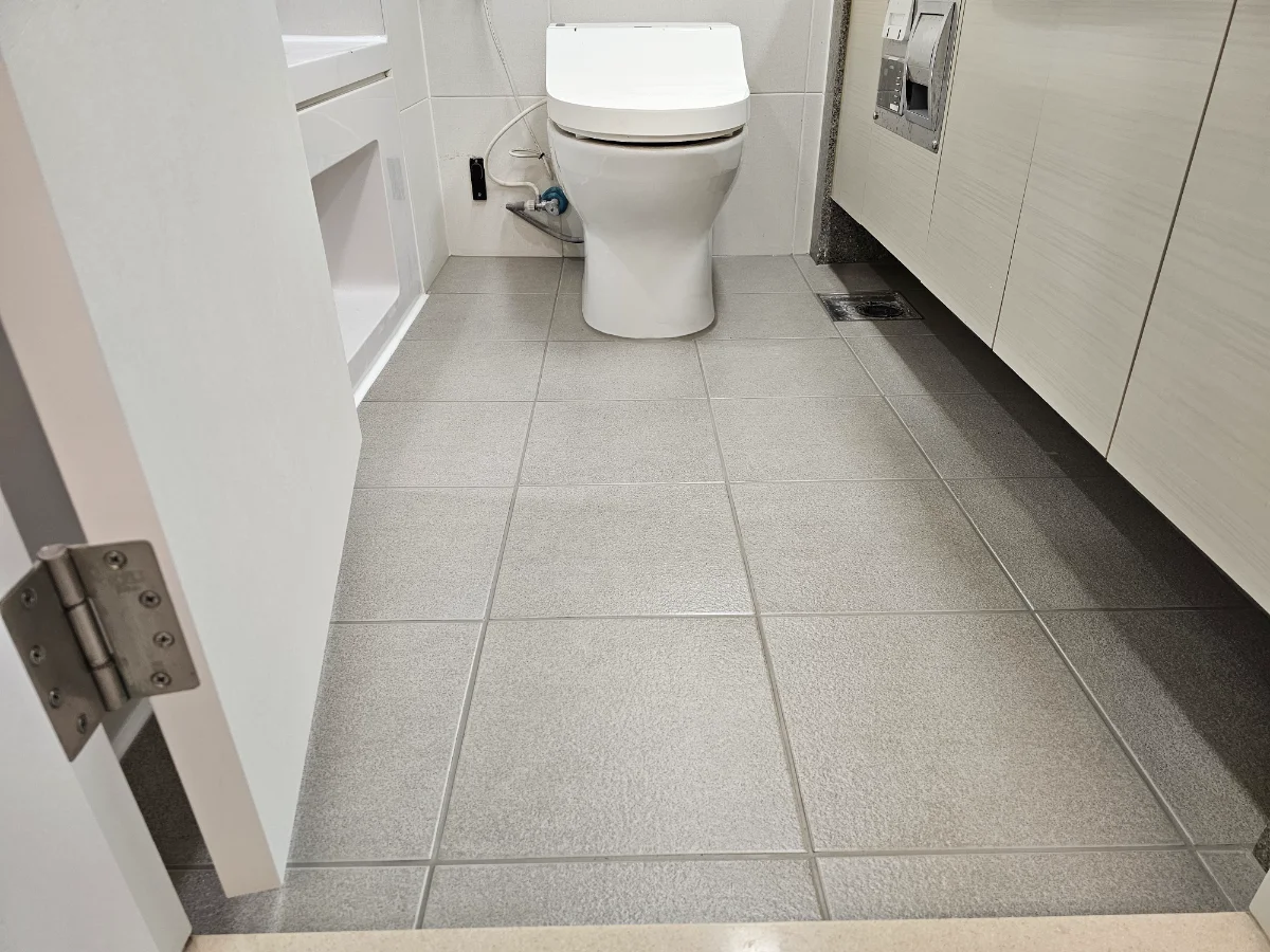 플로리체 위례 거실화장실 시공 후 1